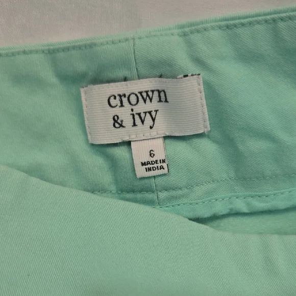 Crown &‎ Ivy Light Green Scalloped Hem Shorts - Picture 2 of 5